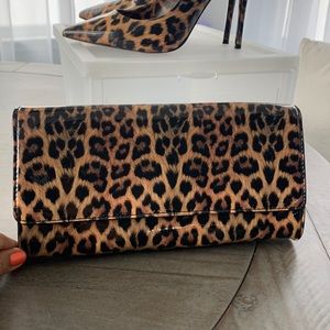 Aldo clutch